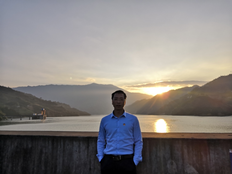 庸人自扰的第一张照片--富源残疾人相亲网